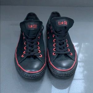 Black and red men’s converse size 10(in men’s)